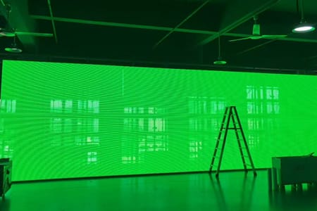 Surface-Mounted Outdoor LED Screen - Building Facade Display