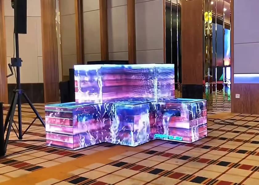 CR-A Series 3D cube LED display side view showing multi-sided viewing angles