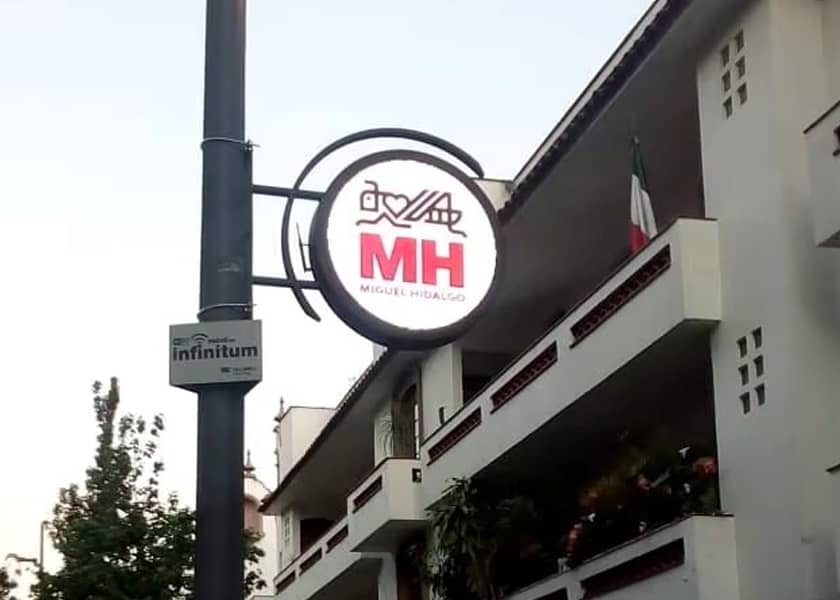 CR-B Series high brightness retail LED display close-up