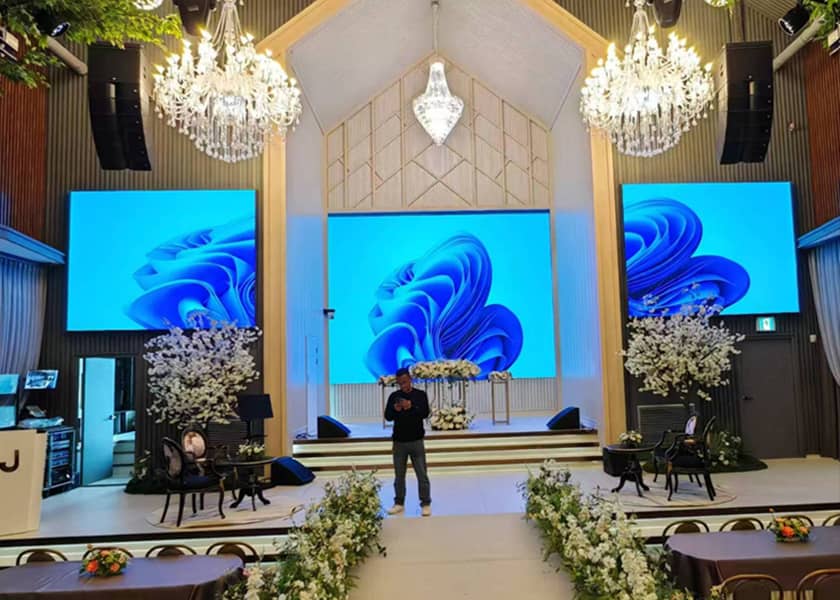 IN-B Series die-cast aluminum LED cabinet close-up fine pitch display