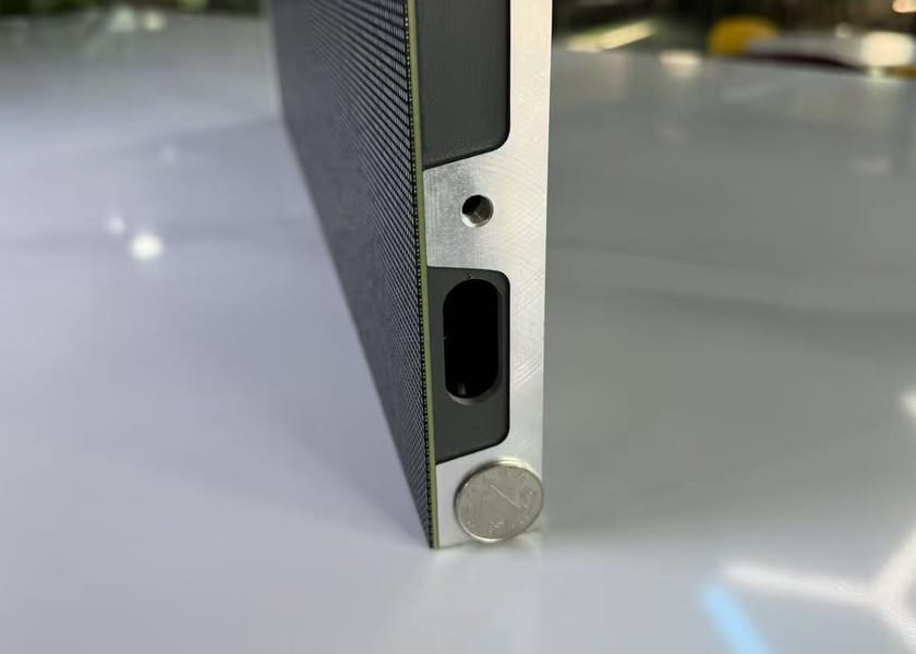 IN-G Series ultra-thin 45mm LED display cabinet side view