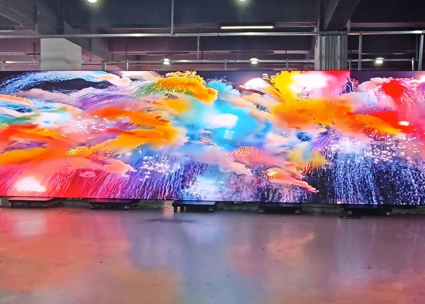 PO-B Series triple-fold LED poster cabinet close-up GOB COB protection technology