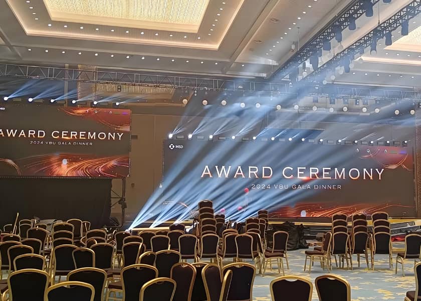 RE-F Series die-cast aluminum rental LED cabinet close-up quick-release locks