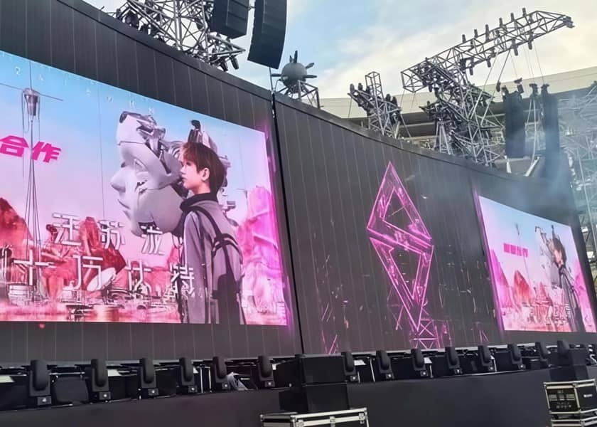 RE-T Series permeable LED display cabinet close-up high brightness