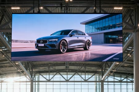 IN-D Series Indoor LED Screen - Transportation Hub