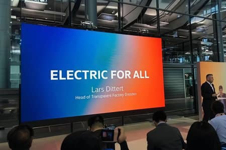 IN-C Series fine pitch LED screen in corporate lobby